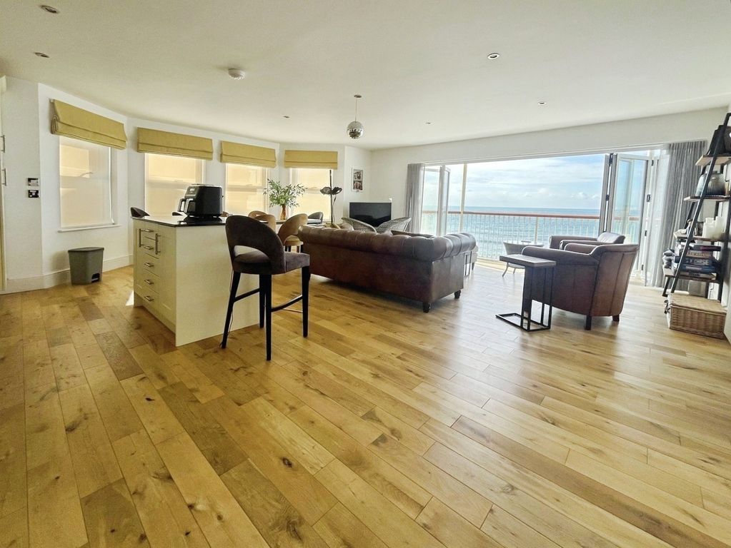Property photo 3 of 38 Pbox-Img.Jpg