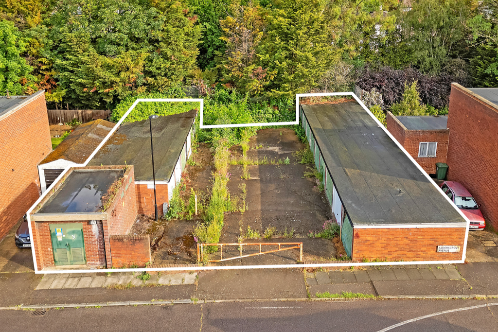 Property photo 1 of 11 Garages Between 45 &amp; 47 Aldersgrove Avenue, Mottingham, London, Se9 4Ph