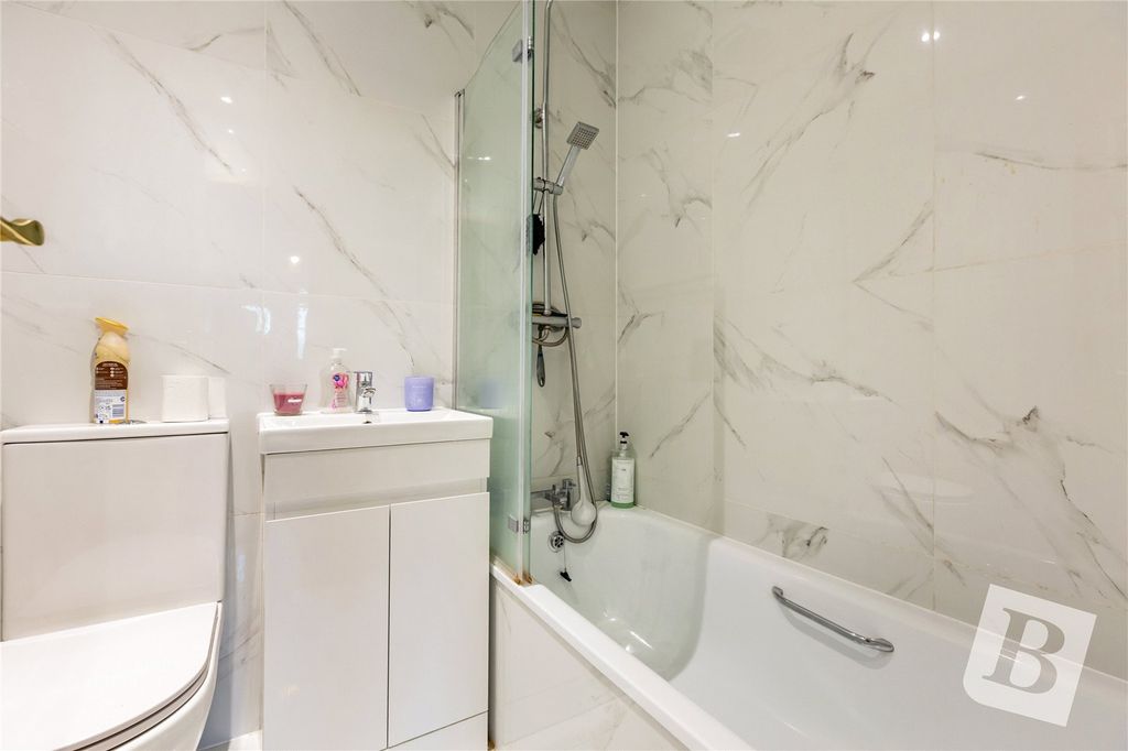 Property photo 3 of 14 Family Bathroom