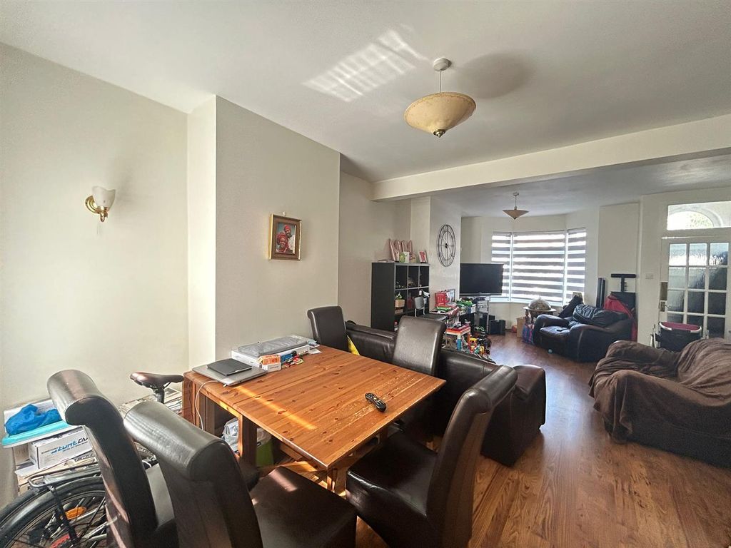Property photo 3 of 11 48 Catisfield Road (4).Jpg