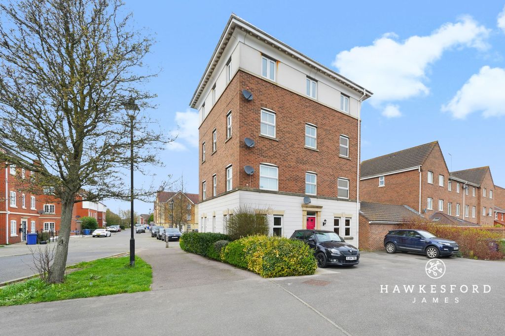 Property photo 1 of 10 Emerald Crescent, Sittingbourne - Front