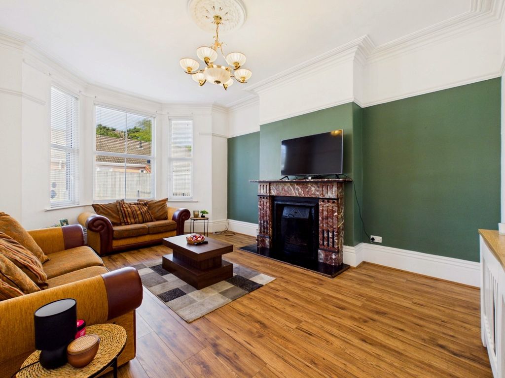 Property photo 2 of 20 4749683