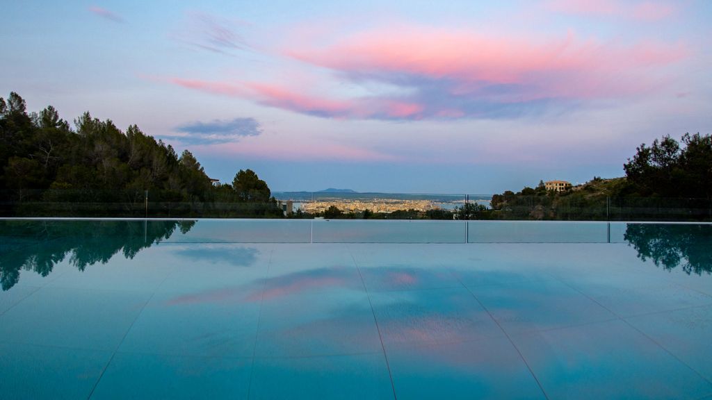 Property photo 1 of 17 81551 Small-9.Jpg