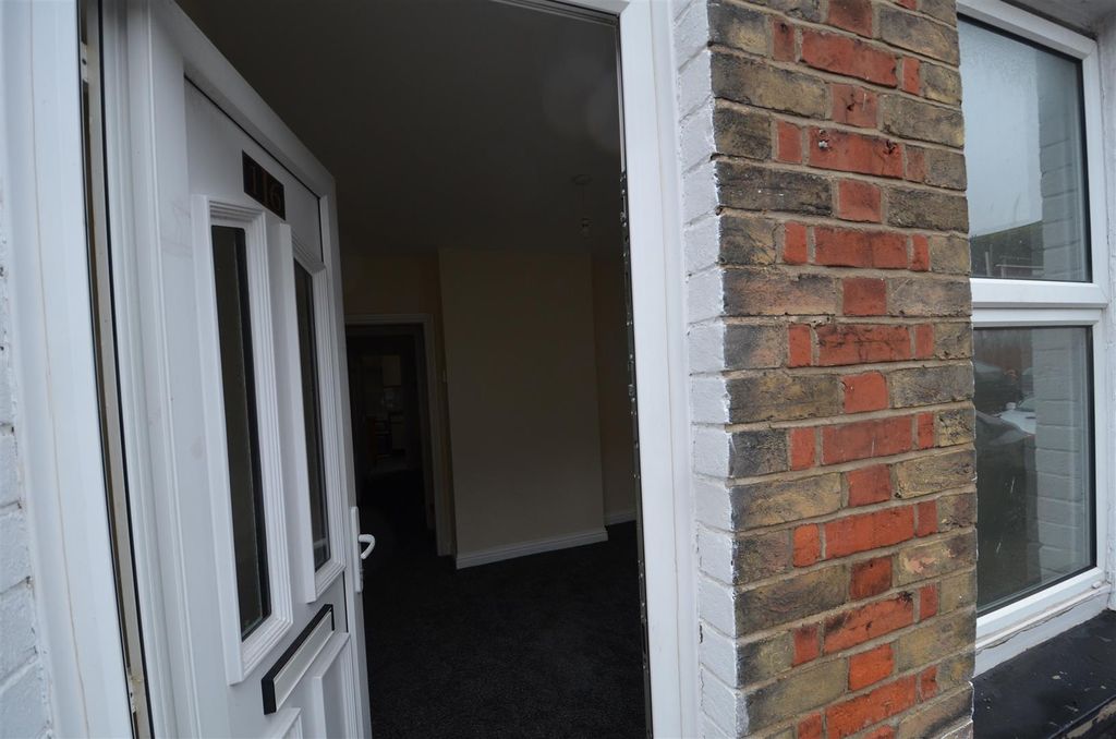 Property photo 2 of 32 E30E5553-230F-4063-9F12-42Ef4B67Aa0F.Jpeg