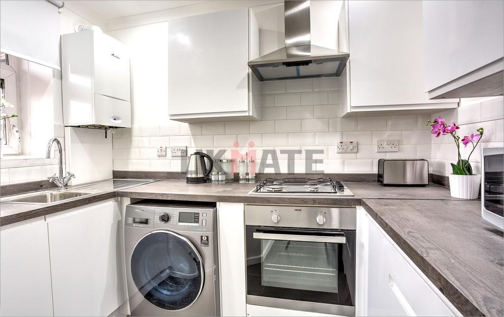Property photo 2 of 22