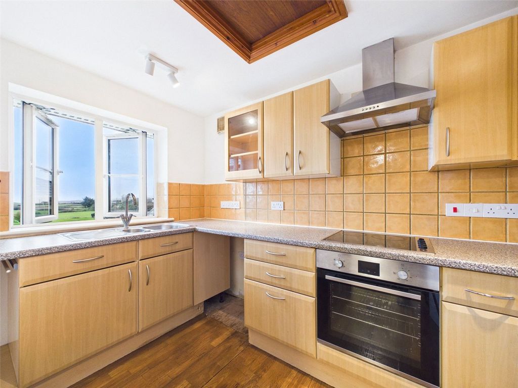 Property photo 3 of 21 Kitchen