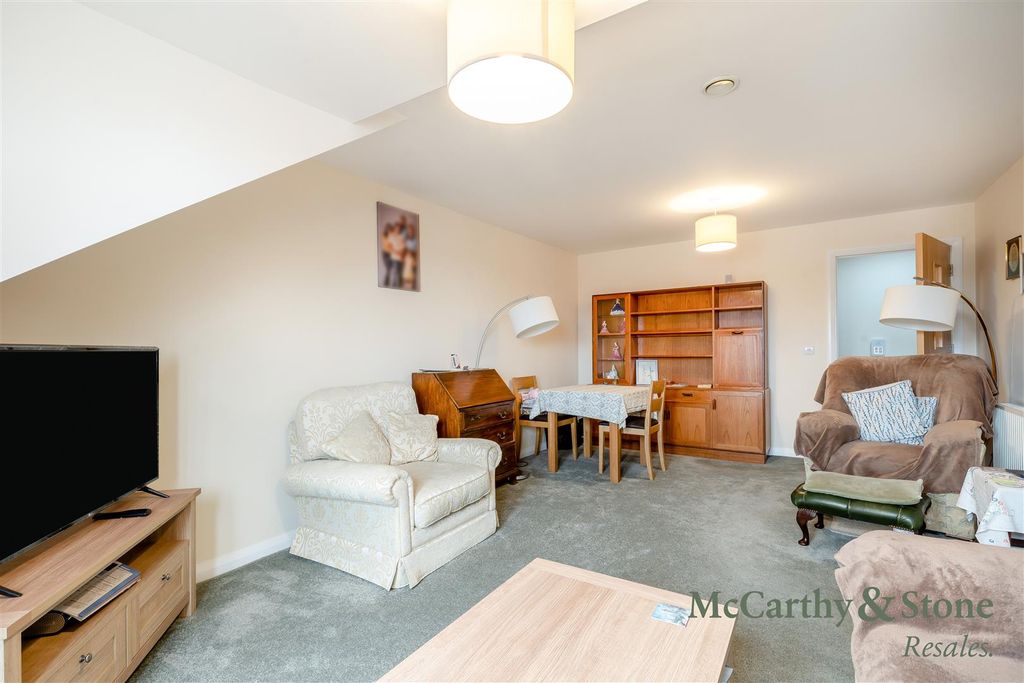 Property photo 3 of 20 8704862-Interior10.Jpg