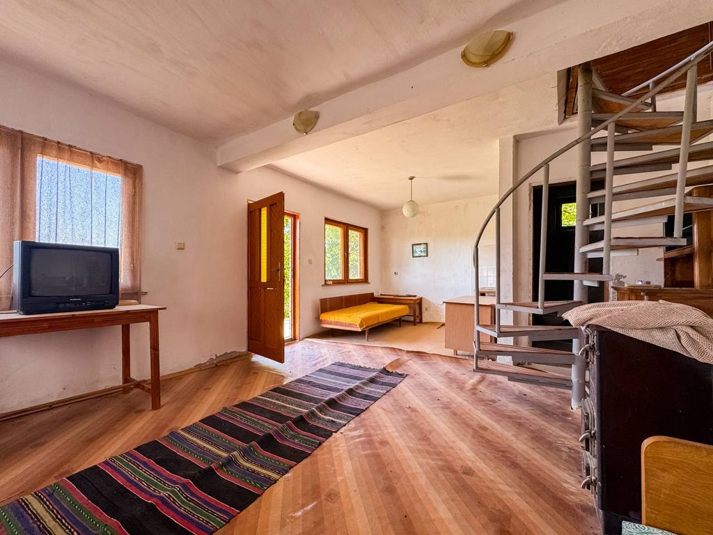 Property photo 2 of 13