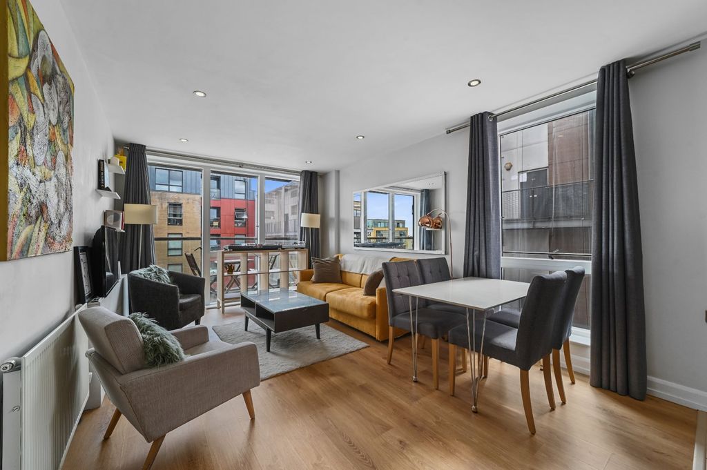 Property photo 1 of 11 Open Plan Living