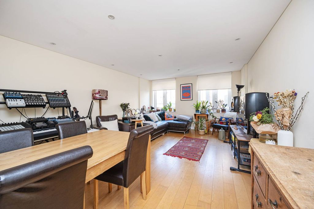 Property photo 3 of 10