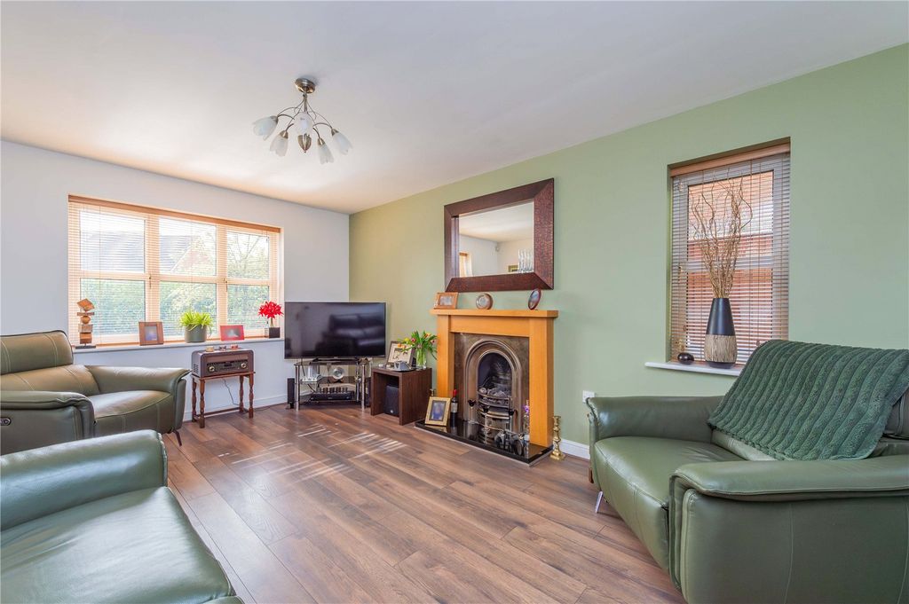 Property photo 2 of 41 Picture No. 16