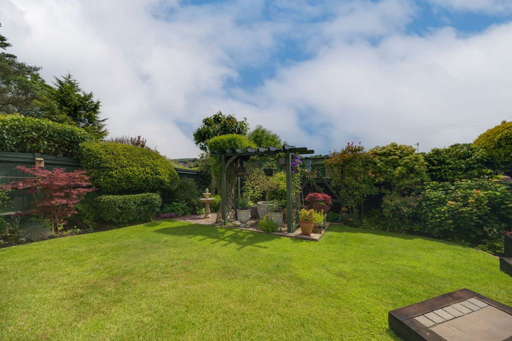 Property photo 2 of 29