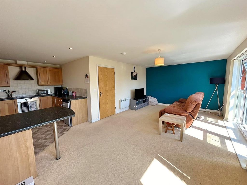 Property photo 3 of 11 Open Plan