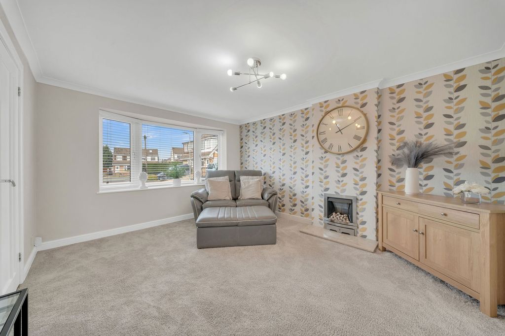 Property photo 2 of 27