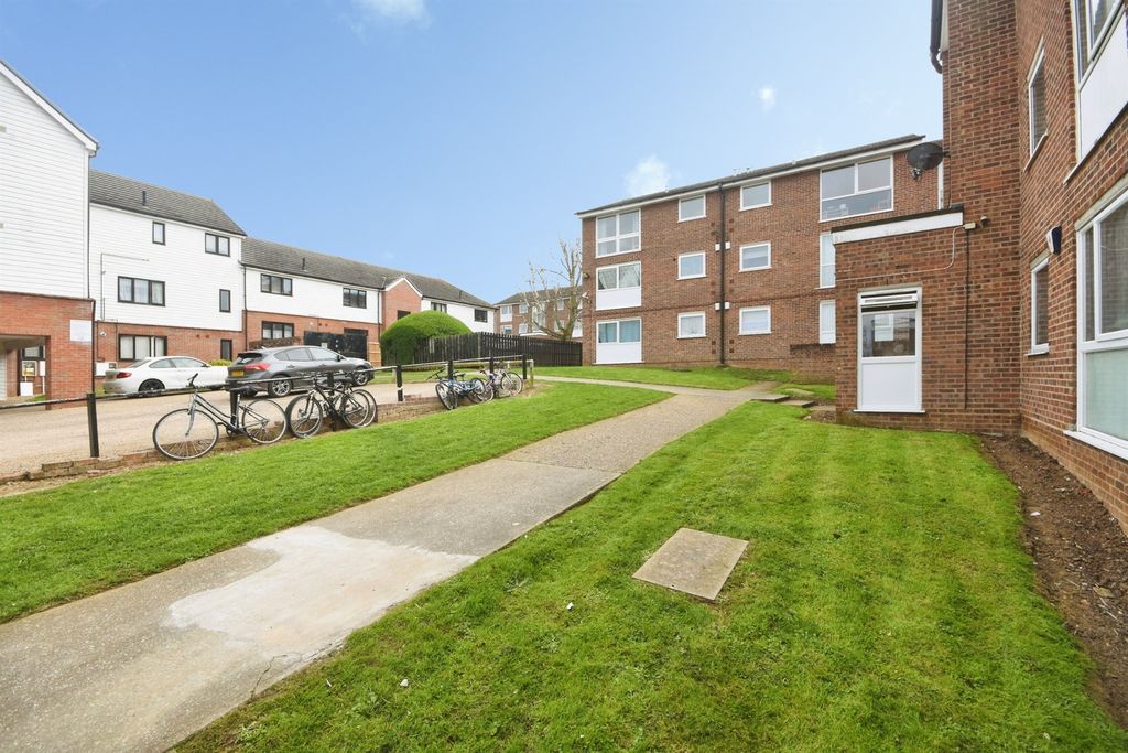 Property photo 3 of 16