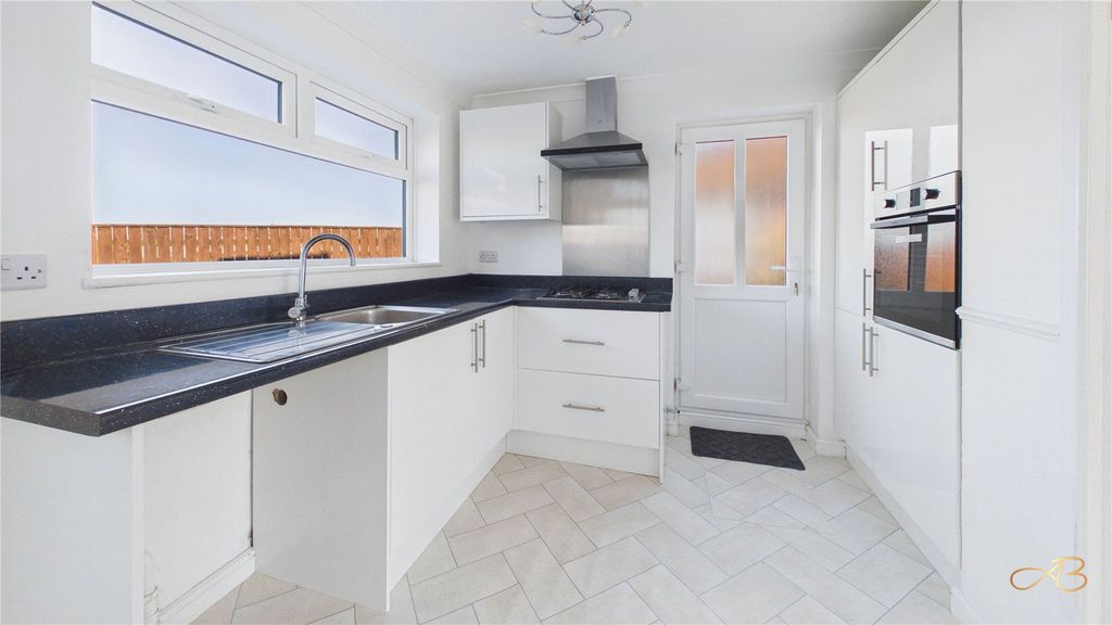 Property photo 3 of 14 Picture No. 12