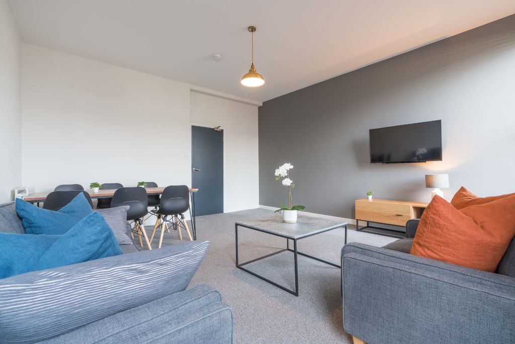 Property photo 1 of 10 Khf6 - Living Area