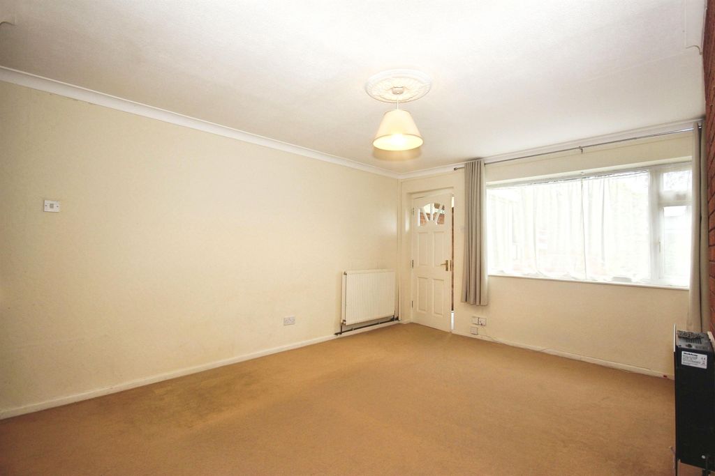 Property photo 3 of 12 Lounge