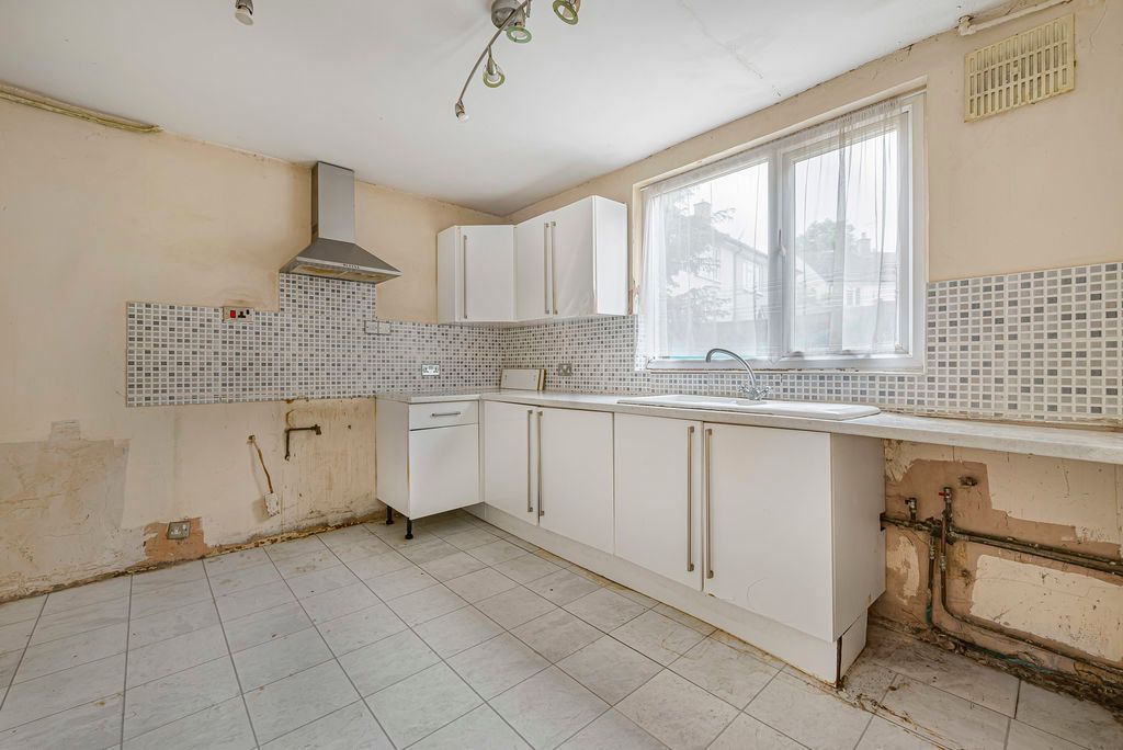 Property photo 3 of 17 Kitchen Area