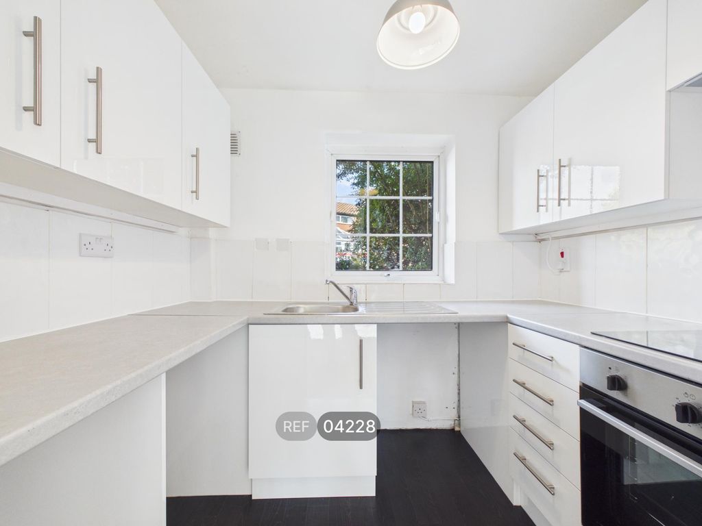 Property photo 1 of 9 Kitchen