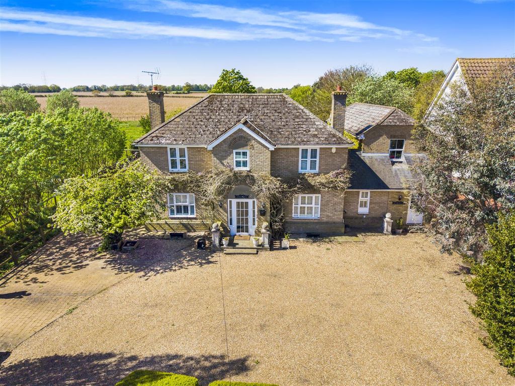 Property photo 1 of 34 Gardens