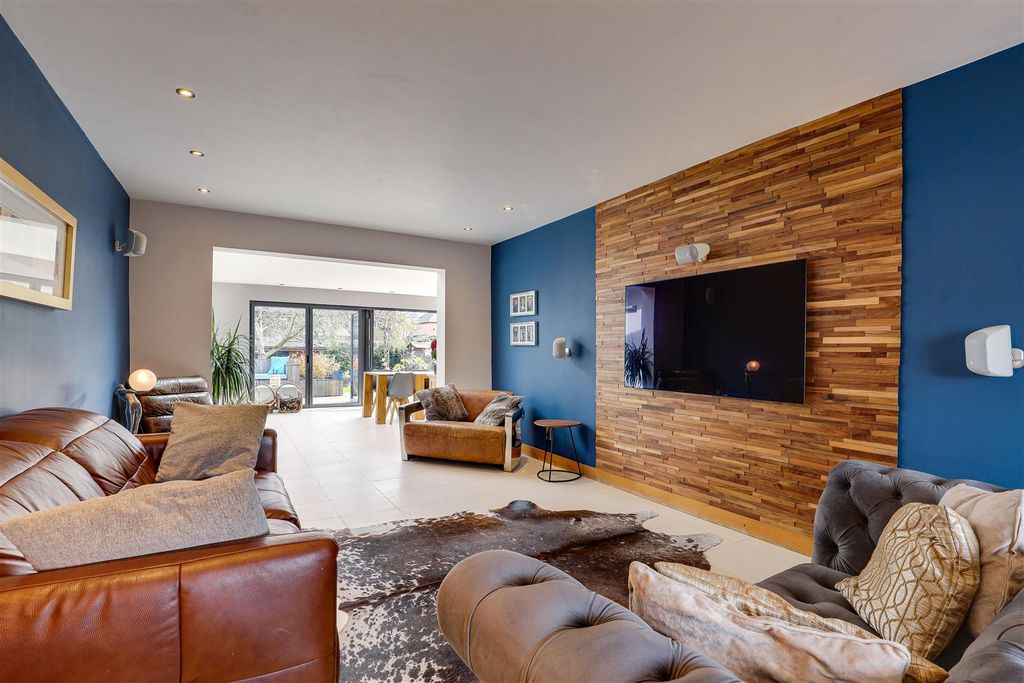 Property photo 2 of 40 11131.Jpg