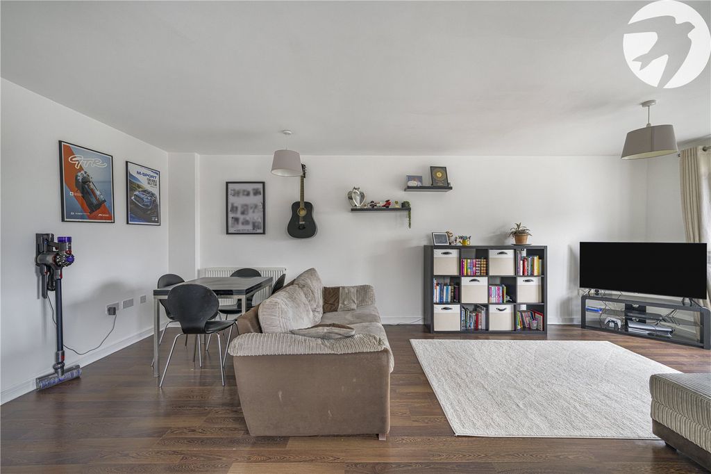 Property photo 3 of 28 Living Room