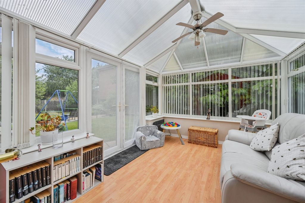 Property photo 3 of 18 Conservatory:
