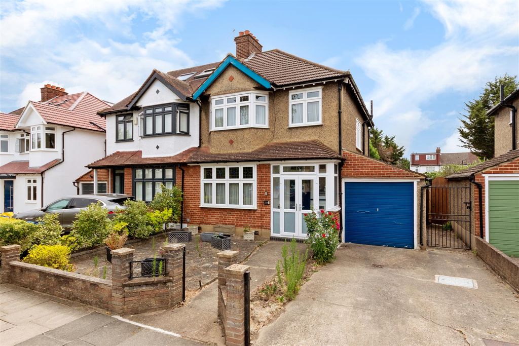 Property photo 1 of 12 External