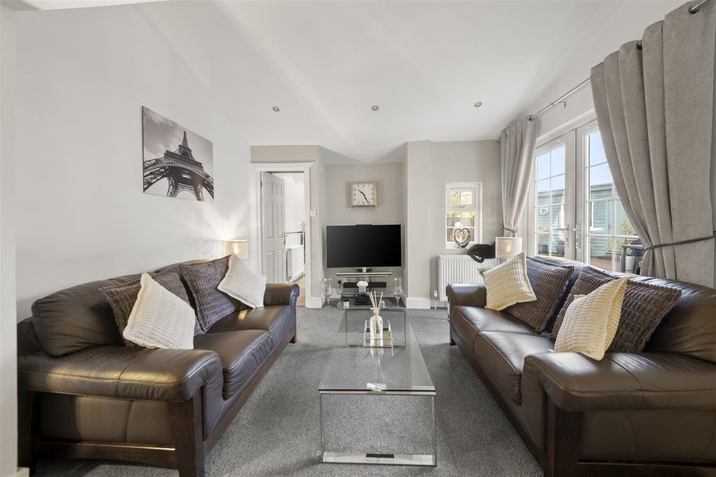 Property photo 3 of 20