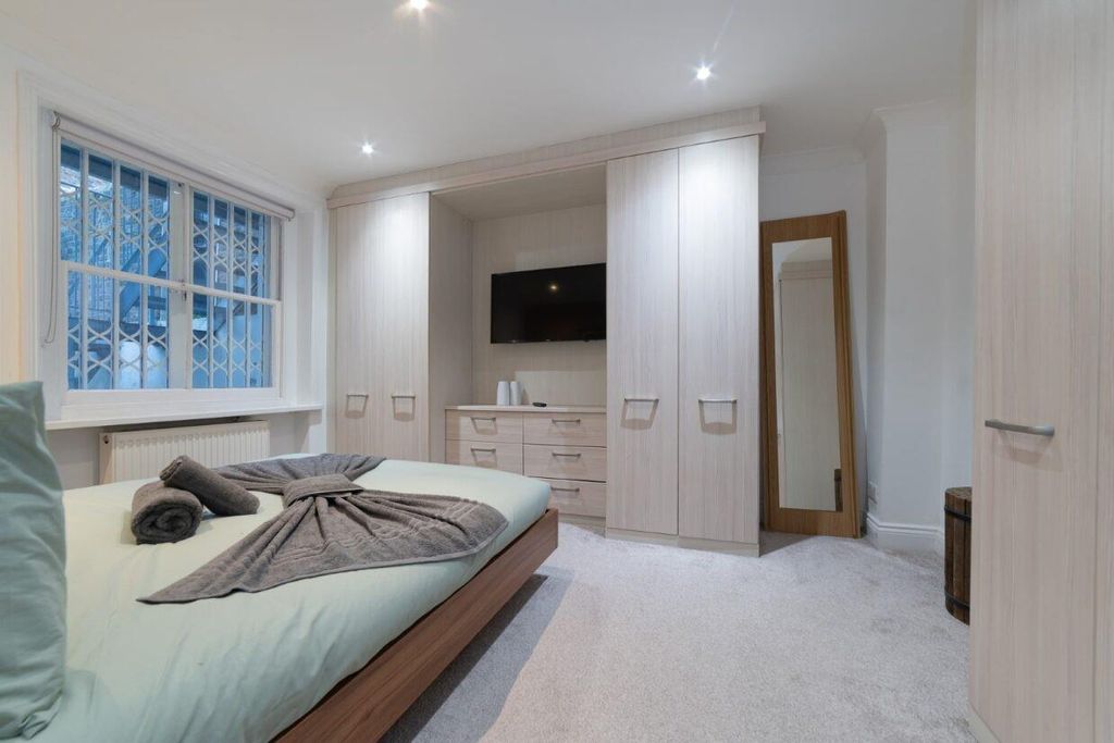 Property photo 3 of 10 Bedroom 1