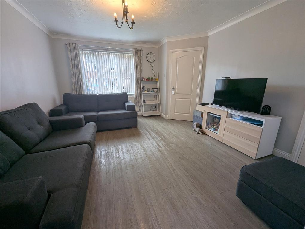 Property photo 2 of 12 Lounge