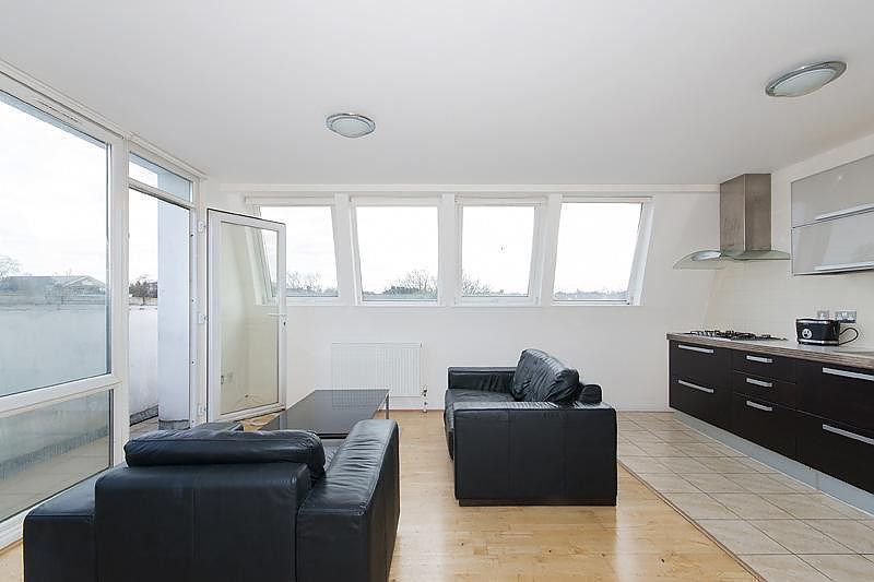 Property photo 3 of 9 Reception