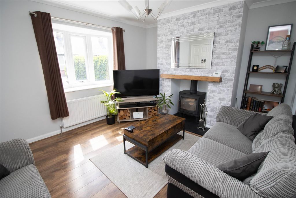 Property photo 2 of 12 Lounge