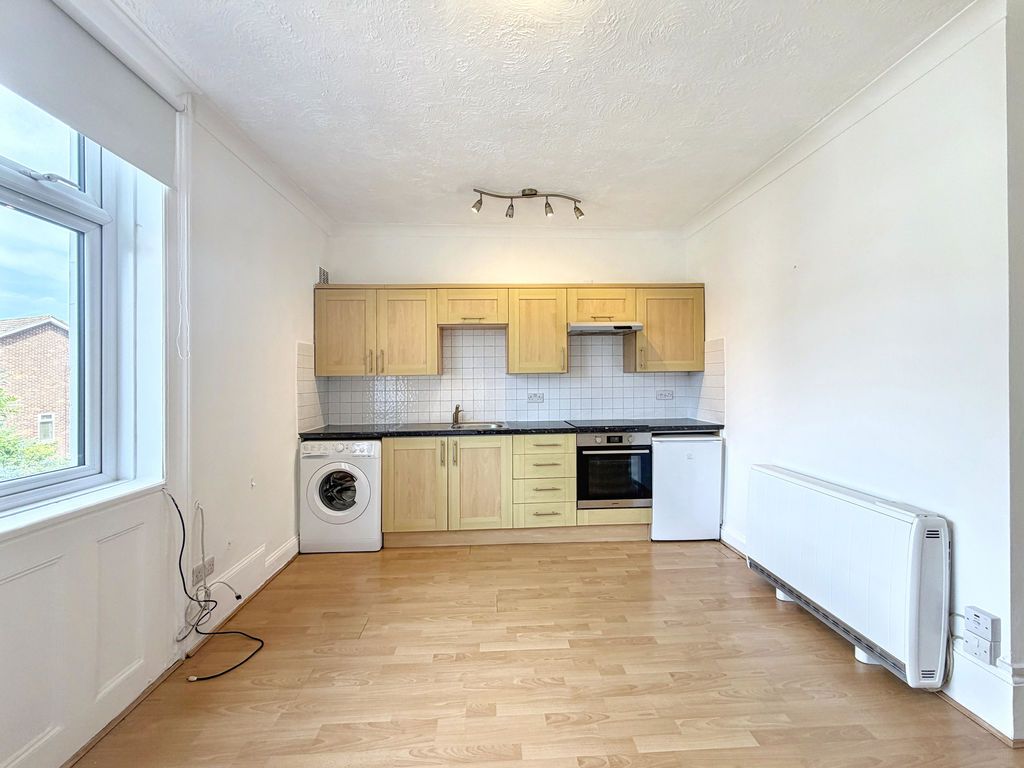 Property photo 3 of 6 Kitchen