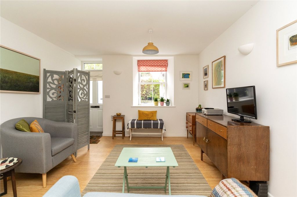 Property photo 2 of 17 Picture No. 11