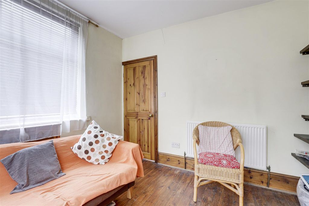 Property photo 2 of 10 8286.Jpg