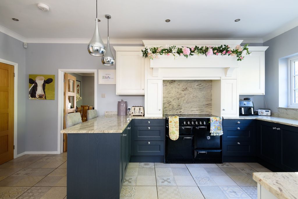 Property photo 2 of 30 4810138