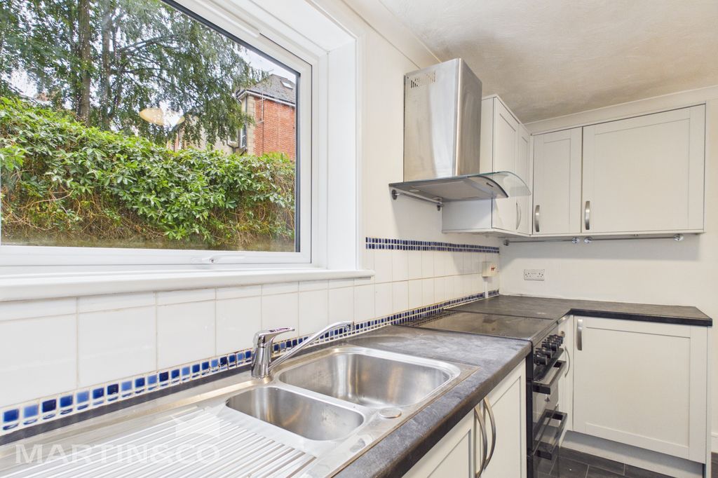 Property photo 2 of 8 Cam01953G0-Pr0166-Still005