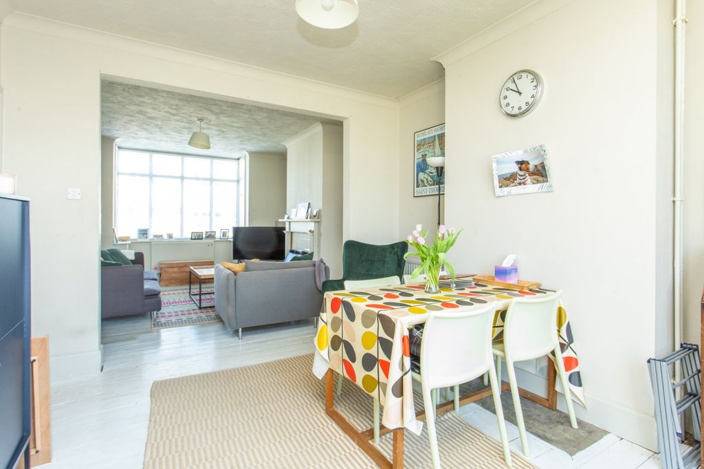 Property photo 3 of 16 Picture 3