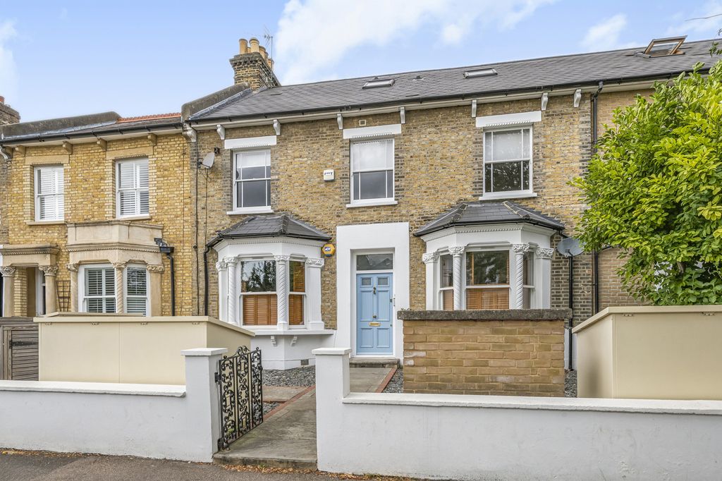 Property photo 1 of 9