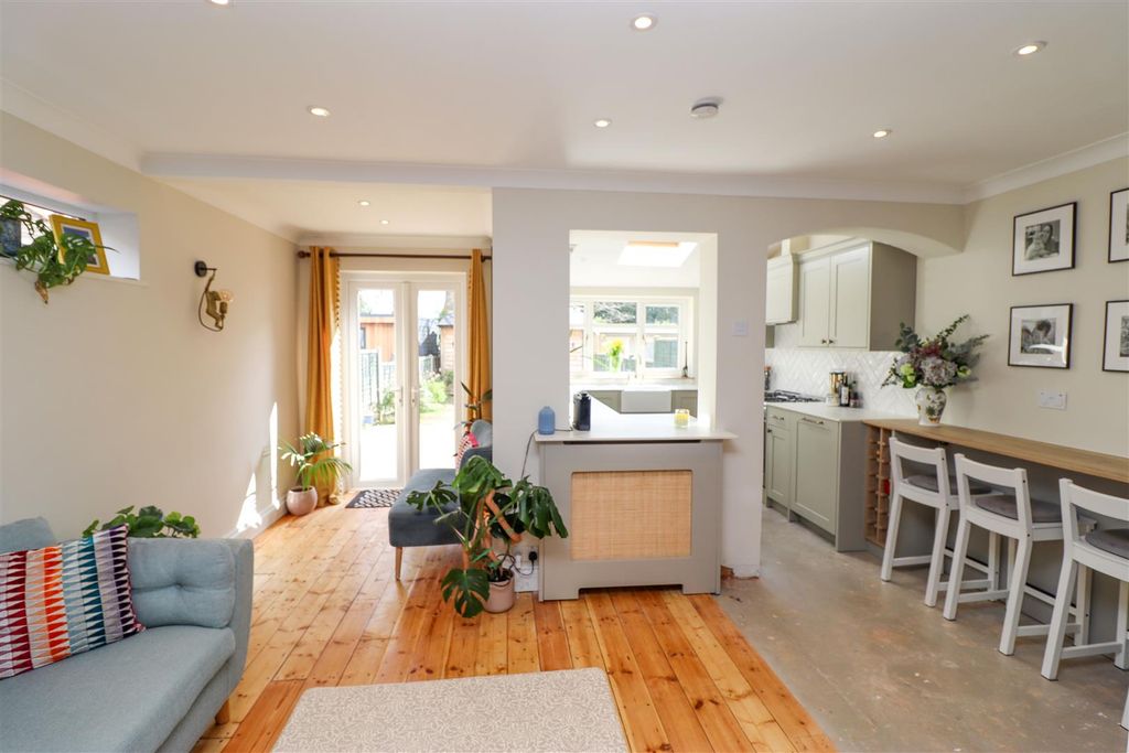 Property photo 3 of 25 Family/Dining Room