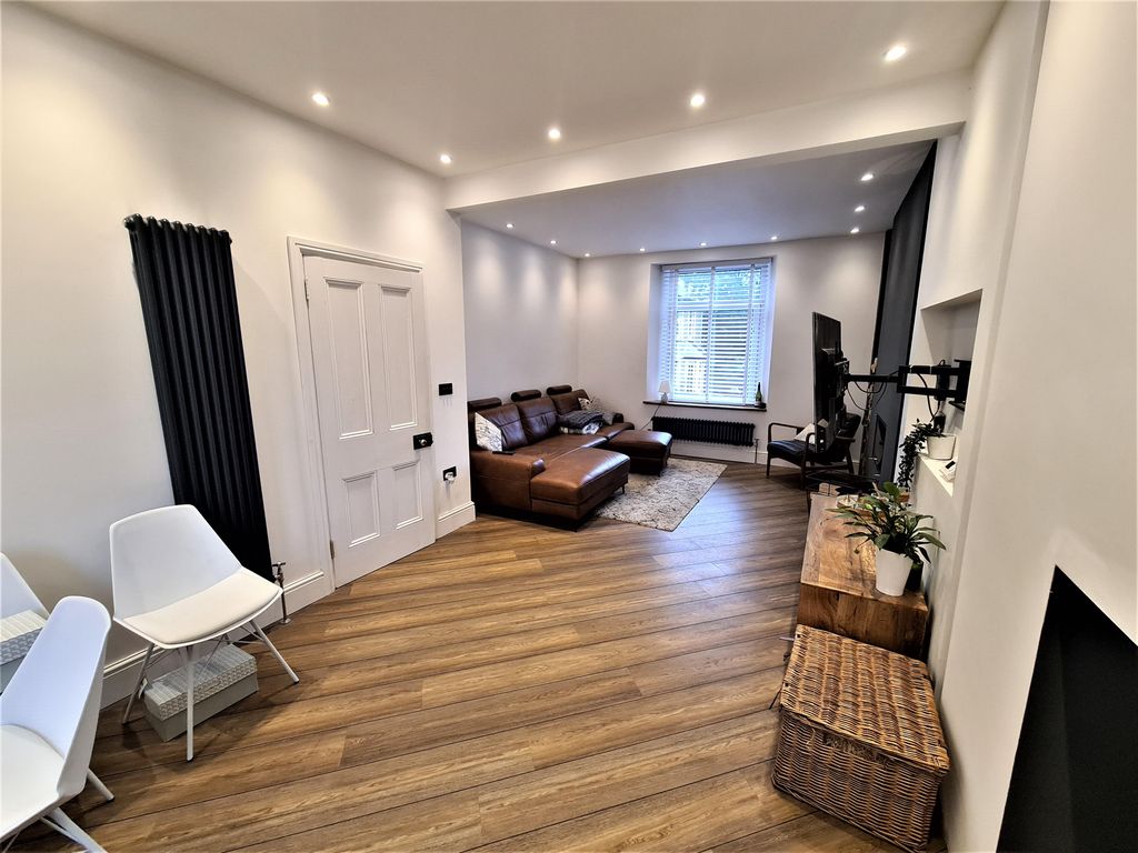 Property photo 3 of 14 Balcony