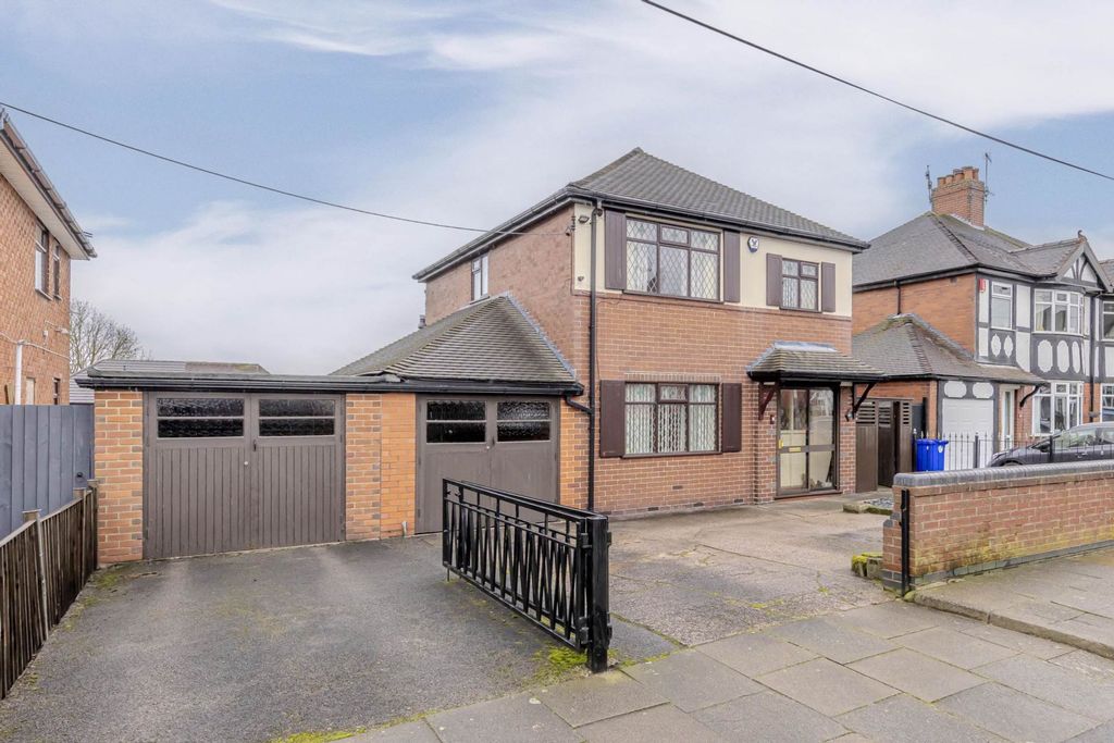 Property photo 1 of 32