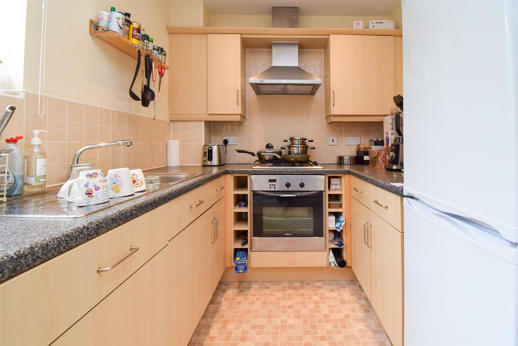 Property photo 2 of 8
