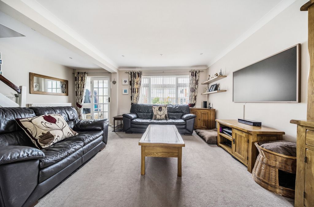 Property photo 3 of 12 1305289-18-6847Ff...