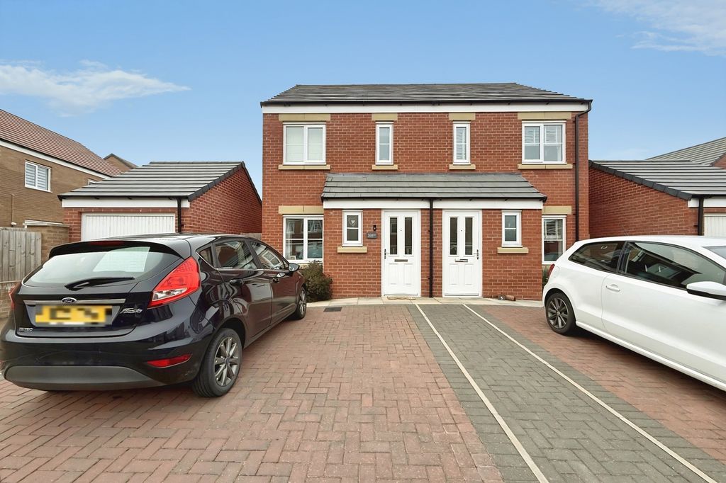 Property photo 1 of 14 External