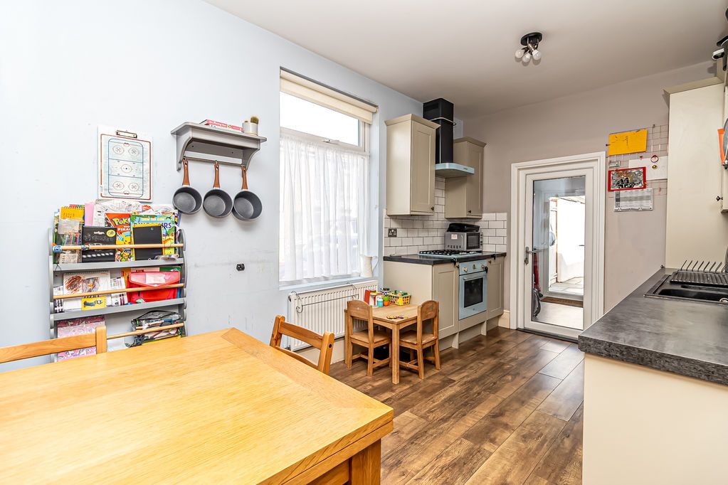 Property photo 3 of 23 .