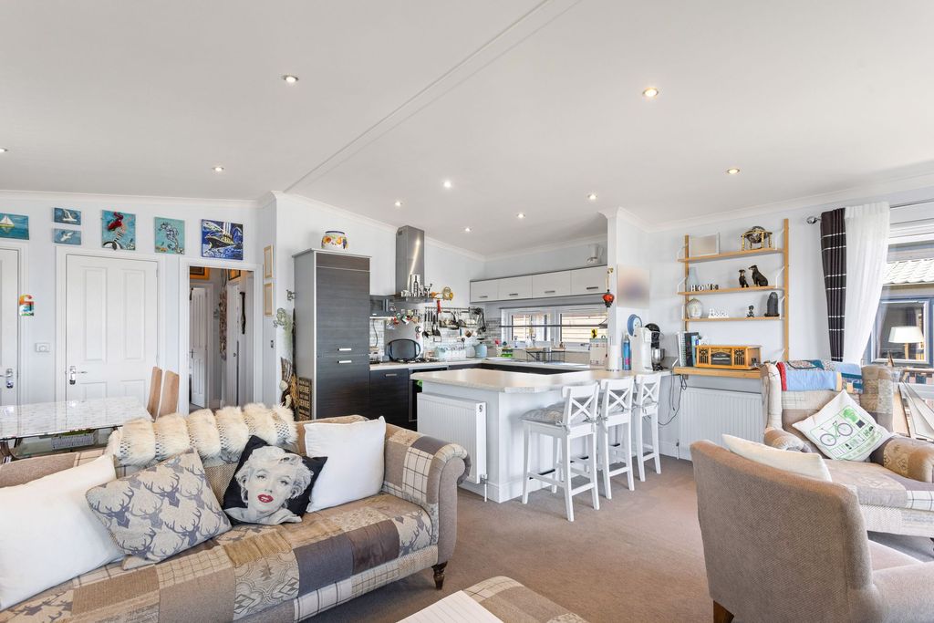 Property photo 3 of 50 Open Plan Lounge