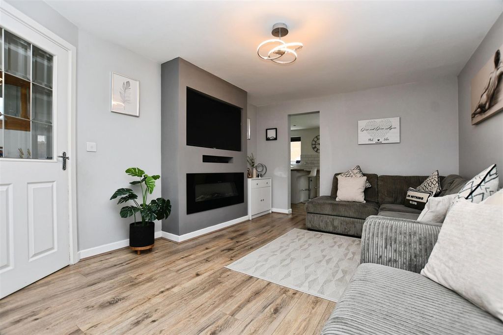 Property photo 2 of 25 Lounge